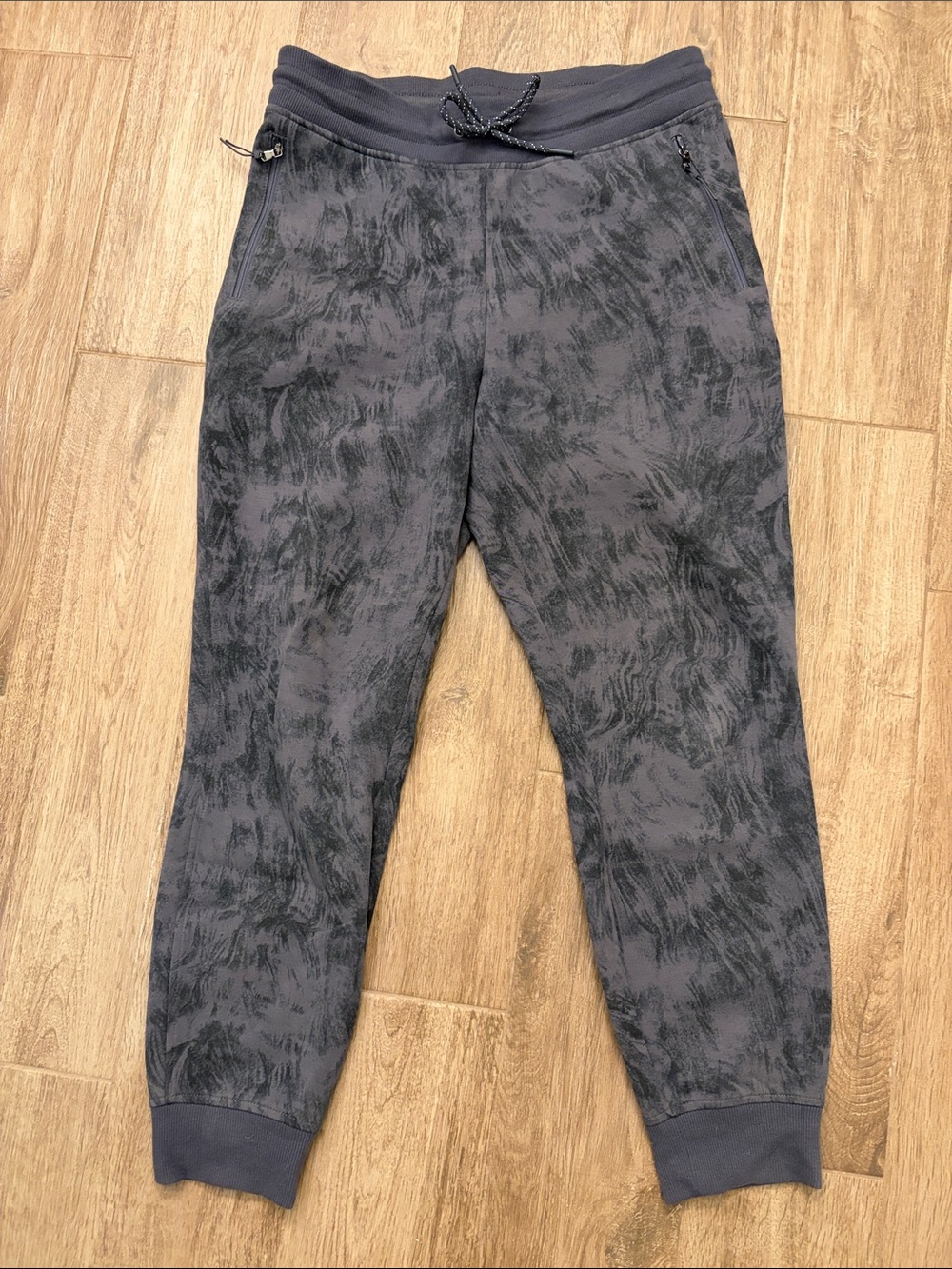 Old Navy Women's Charcoal Patterned Dynamic Fleece Jogger Pants